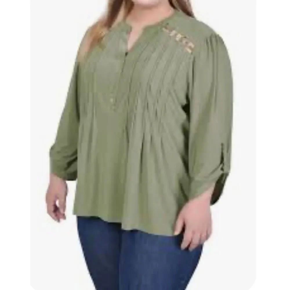 Kim Rogers forest green pullover tunic with roll tab sleeves and gold buttons pa